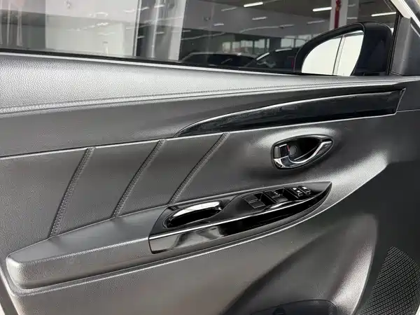 Toyota Yaris L 2022