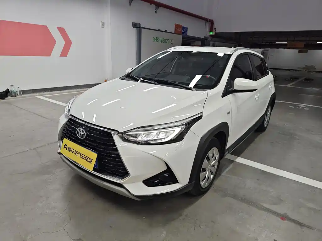 Toyota Yaris L 2022 — фото 1