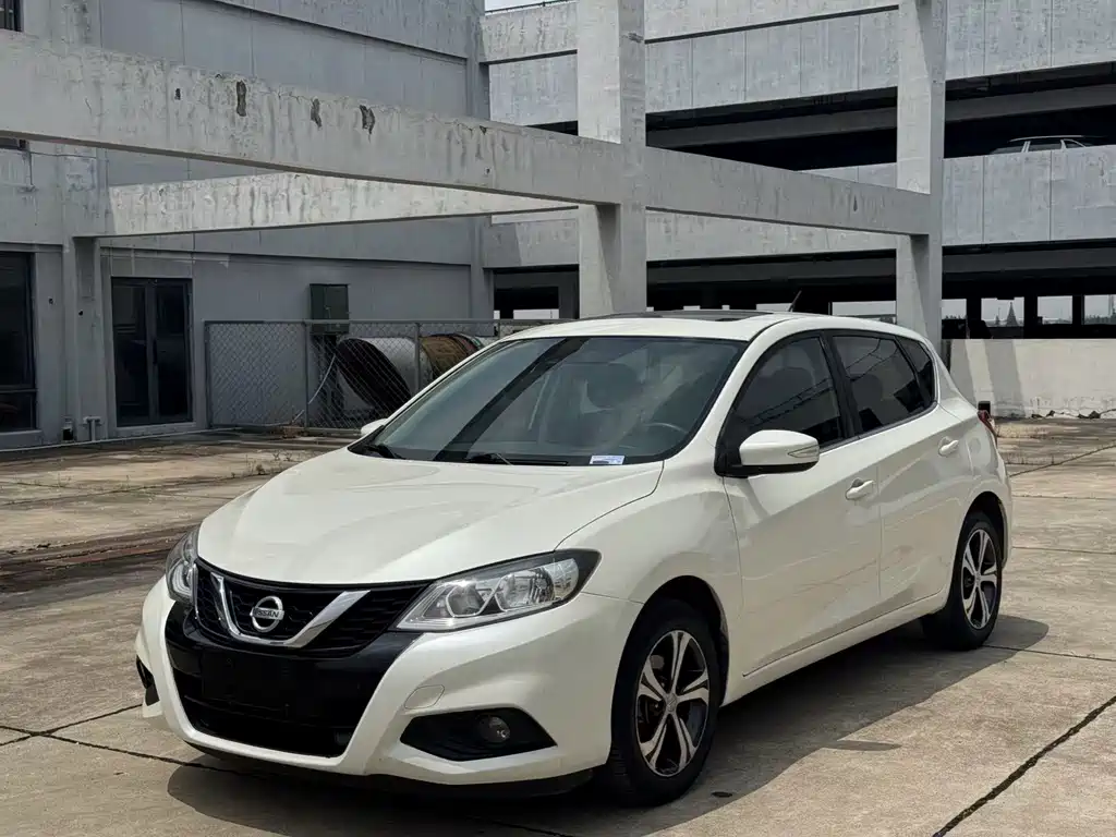Nissan Tiida 2016 — фото 1