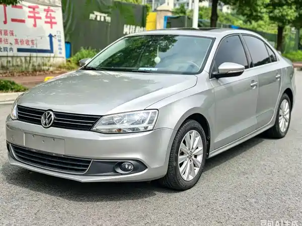 Volkswagen Sagitar 2015