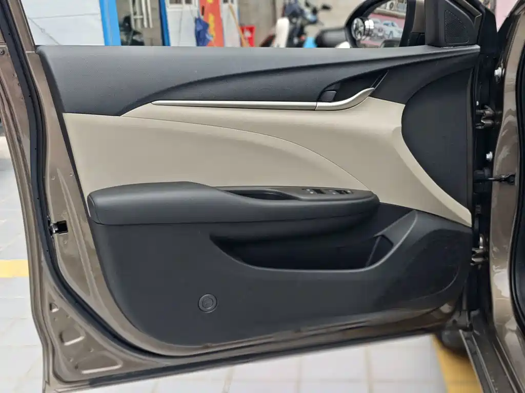 Buick Excelle 2017 — фото 13