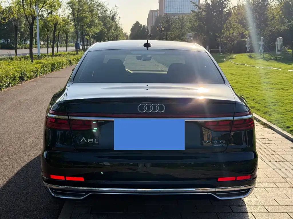 Audi A8 2022 — фото 9