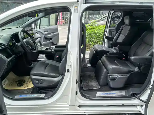 Toyota Sienna 2023