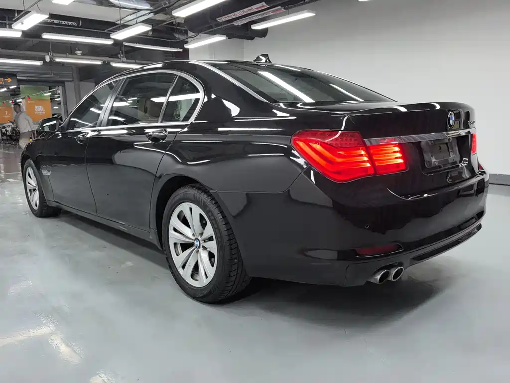 BMW 7 Series 2012 — фото 15