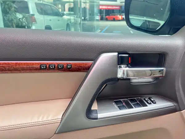 Toyota Land Cruiser 2013