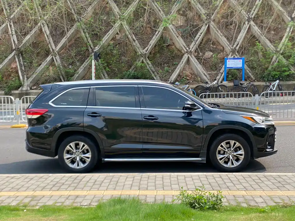 Toyota Highlander 2018 — фото 25