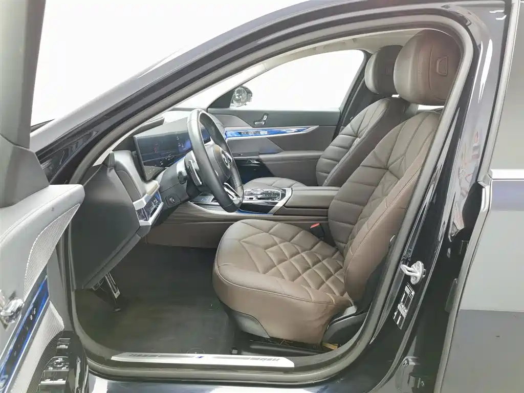 BMW 7 Series 2023 — фото 10