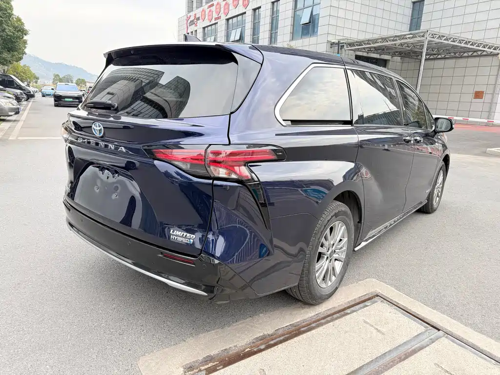 Toyota Sienna 2022 — фото 3