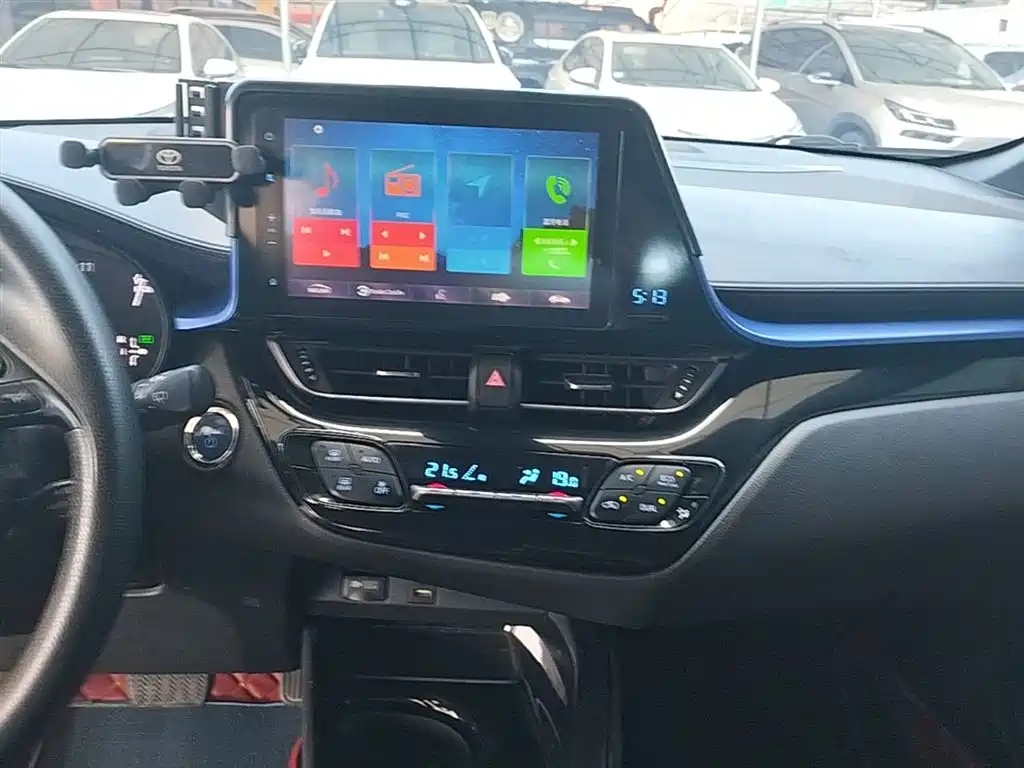 Toyota C-HR EV 2022 — фото 13