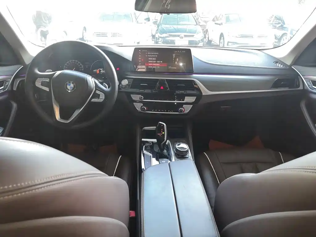 BMW 5 Series 2019 — фото 12