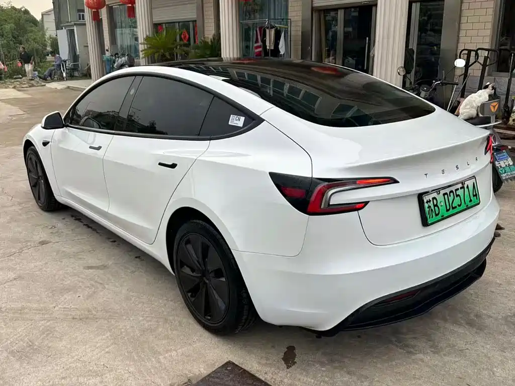 Tesla Model 3 2025 — фото 6
