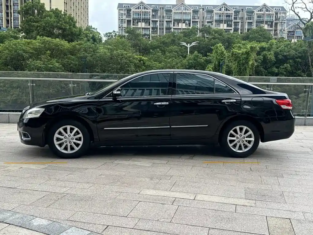 Toyota Camry 2010 — фото 10