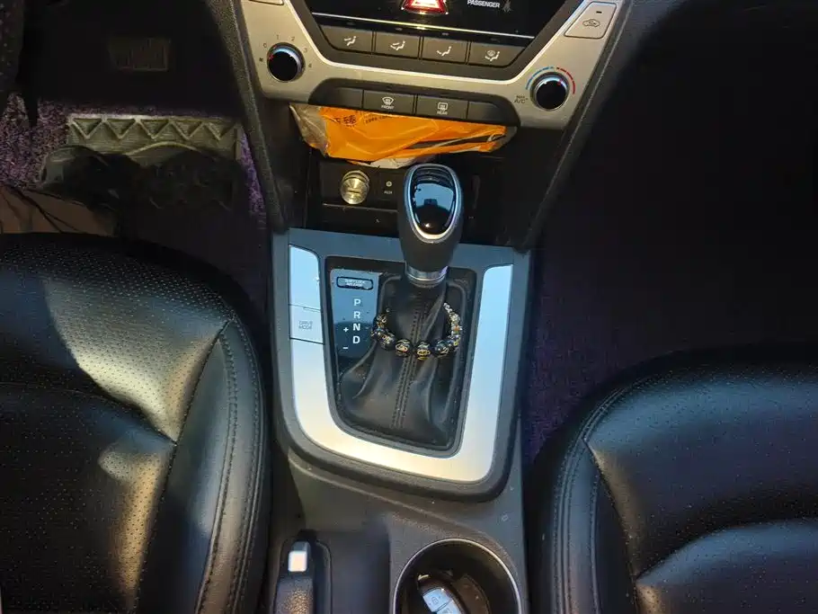 Hyundai Elantra 2018 — фото 16