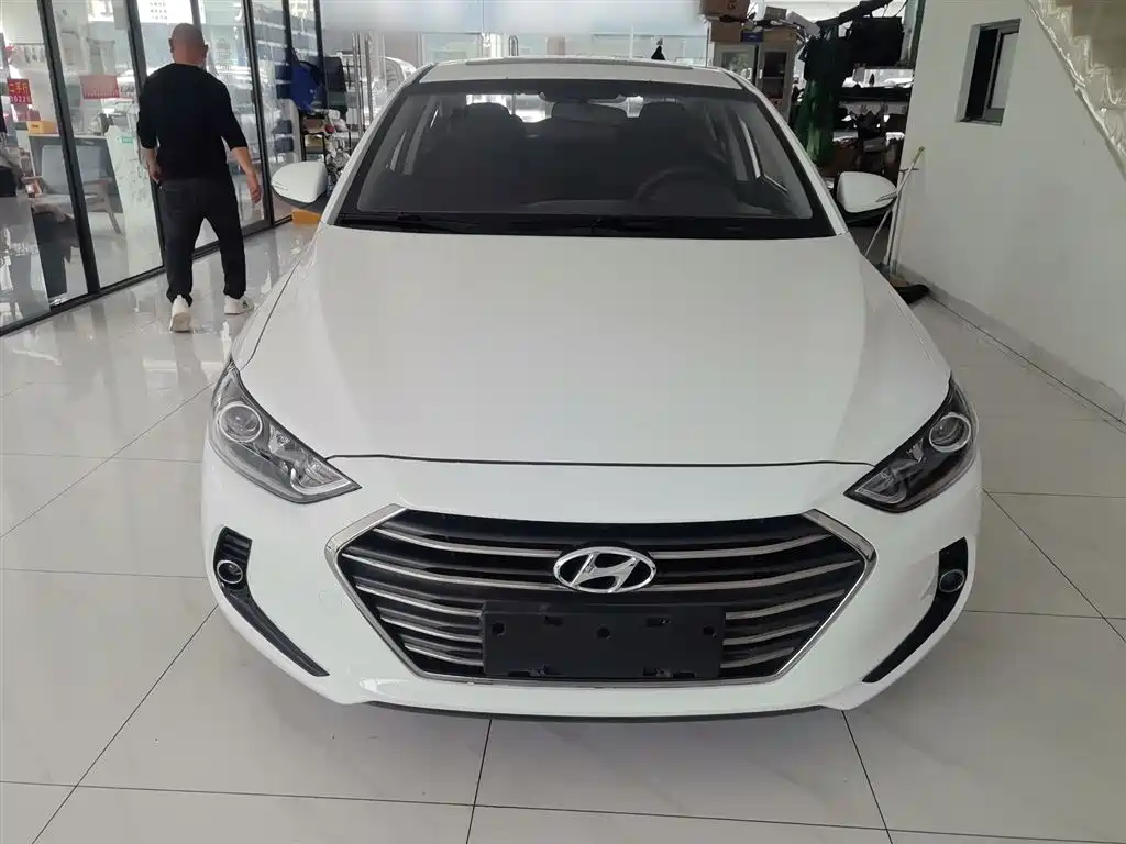 Hyundai Elantra 2018 — фото 3