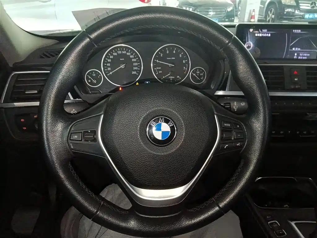 BMW 3 Series 2016 — фото 11