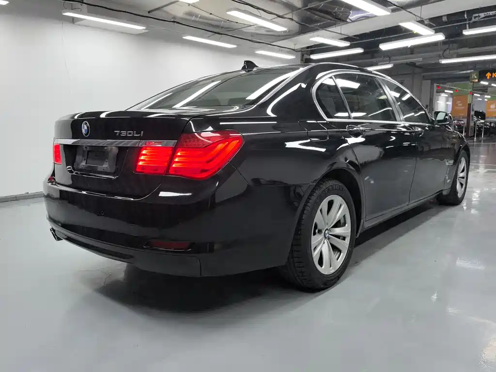 BMW 7 Series 2012 — фото 16