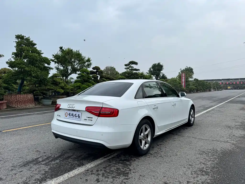 Audi A4L 2015