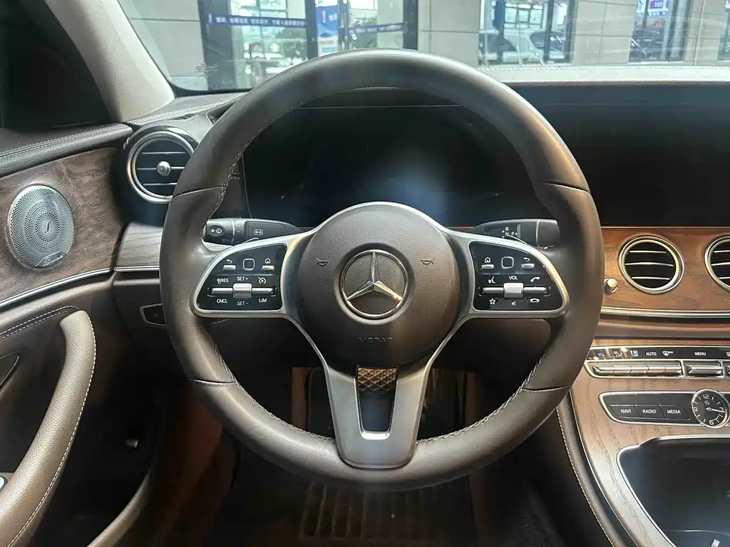 Mercedes-Benz E-Class 2020 — фото 9
