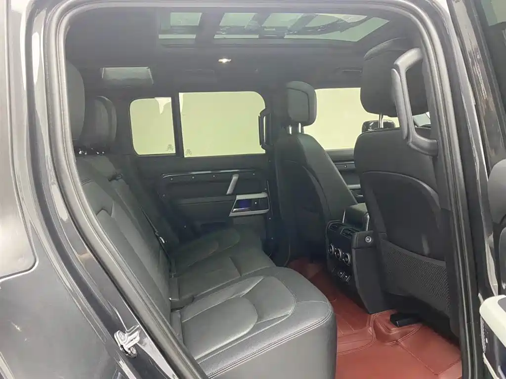 Land Rover Defender 2023 — фото 25