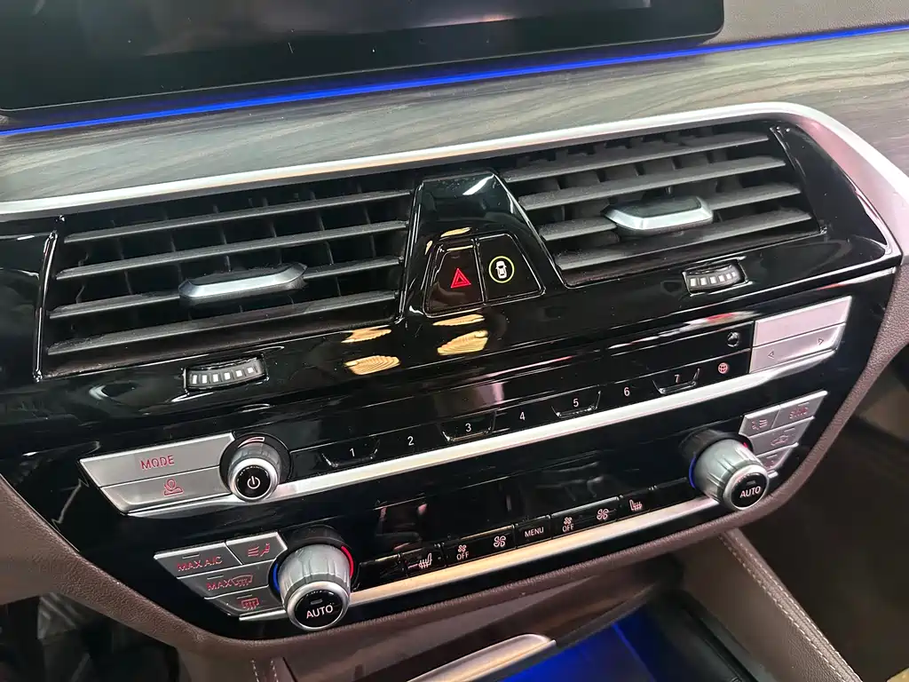 BMW 5 Series New Energy 2020 — фото 10