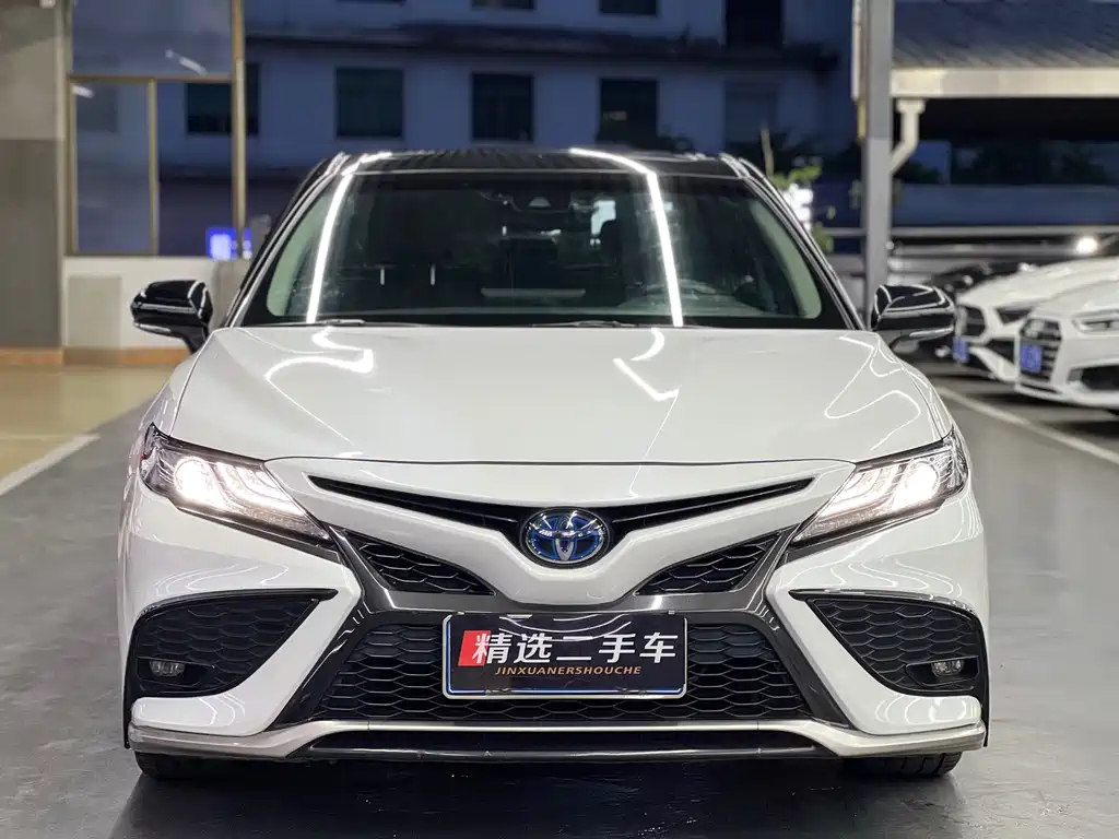Toyota Camry 2021 — фото 11