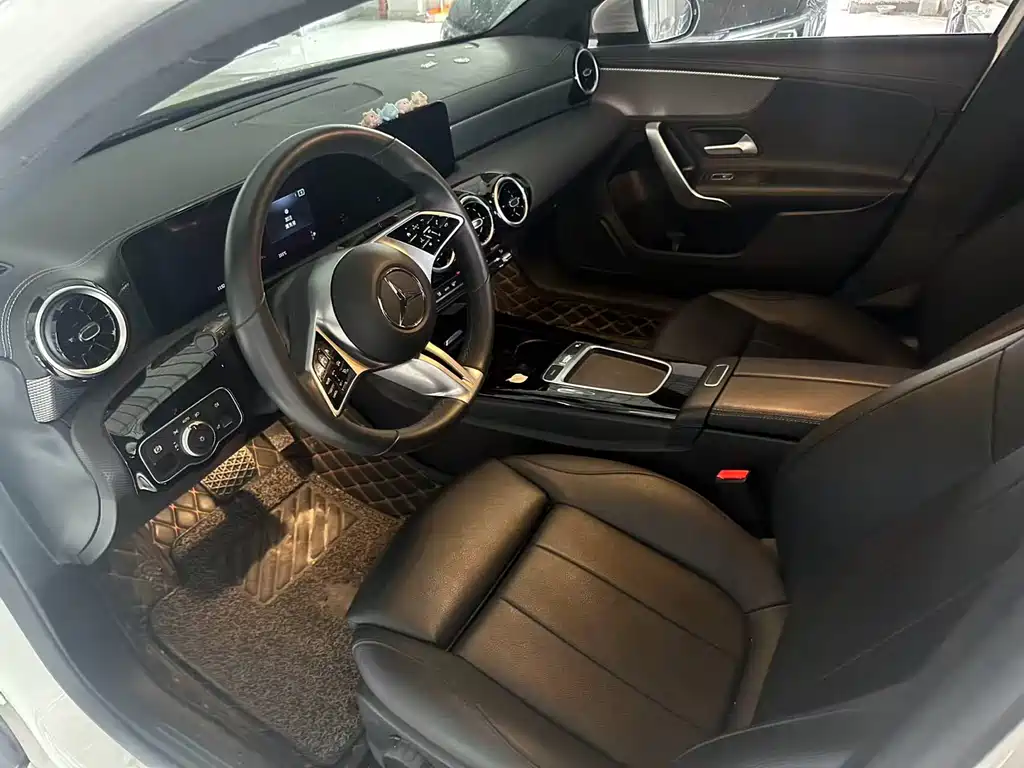 Mercedes-Benz A-Class 2023 — фото 6