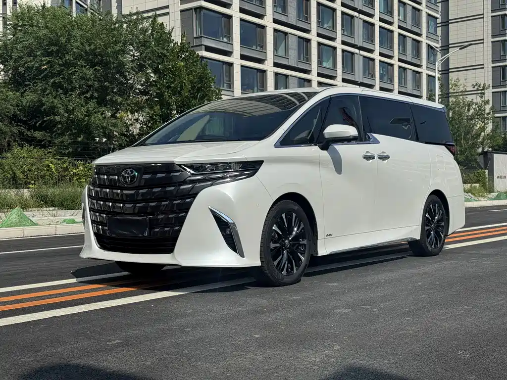 Toyota Alphard 2025 — фото 1