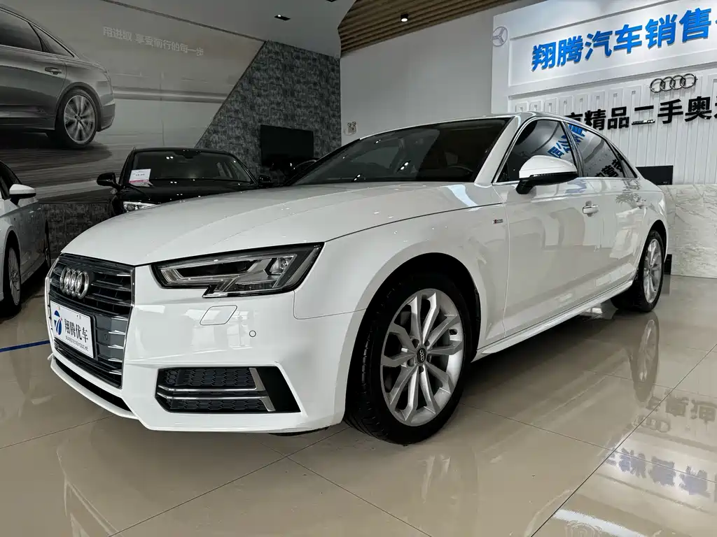 Audi A4L 2018 — фото 1