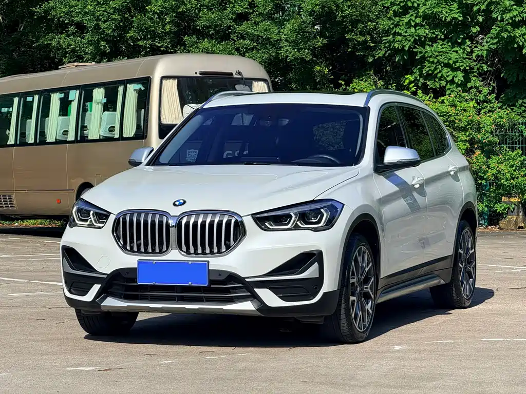 BMW X1 2022 — фото 1