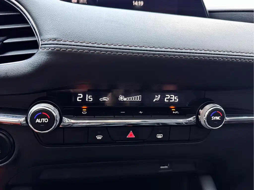 Mazda 3 Axela 2021 — фото 12
