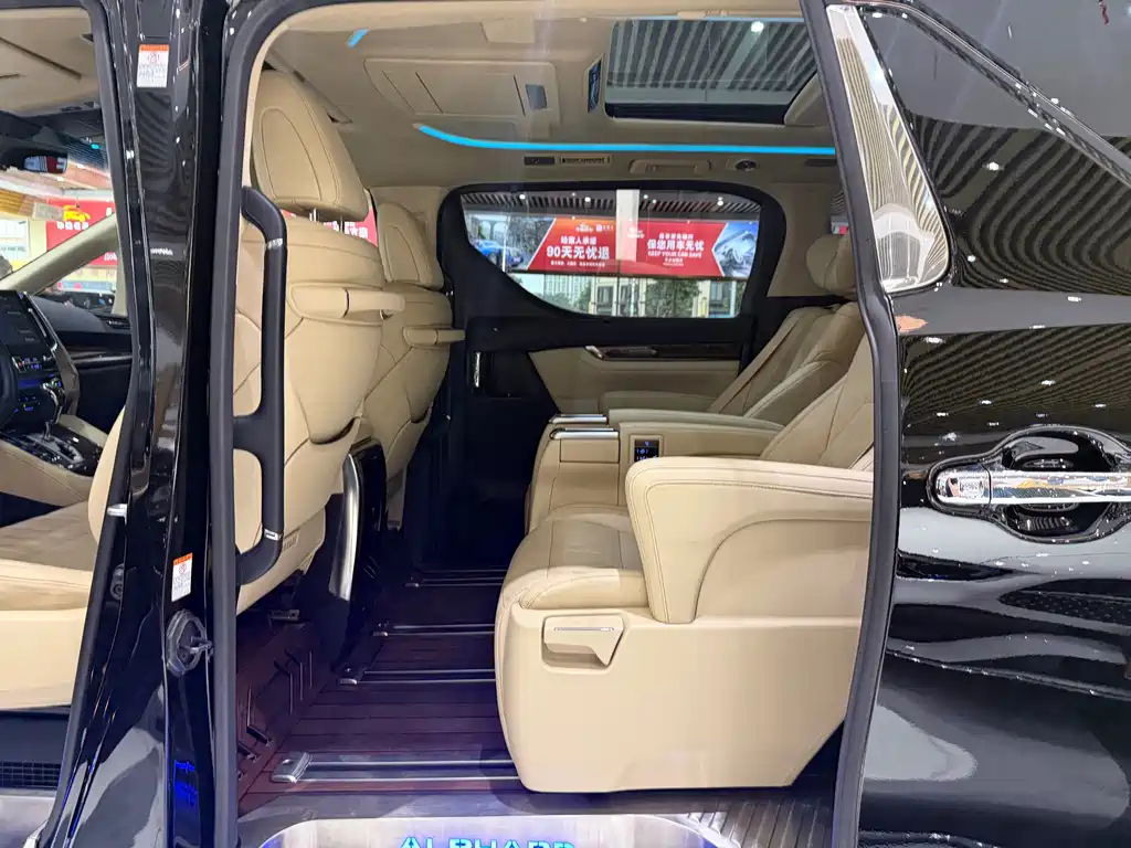 Toyota Alphard 2021 — фото 13