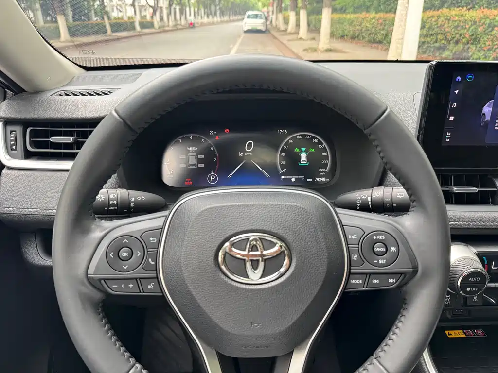 Toyota RAV4 2024 — фото 10