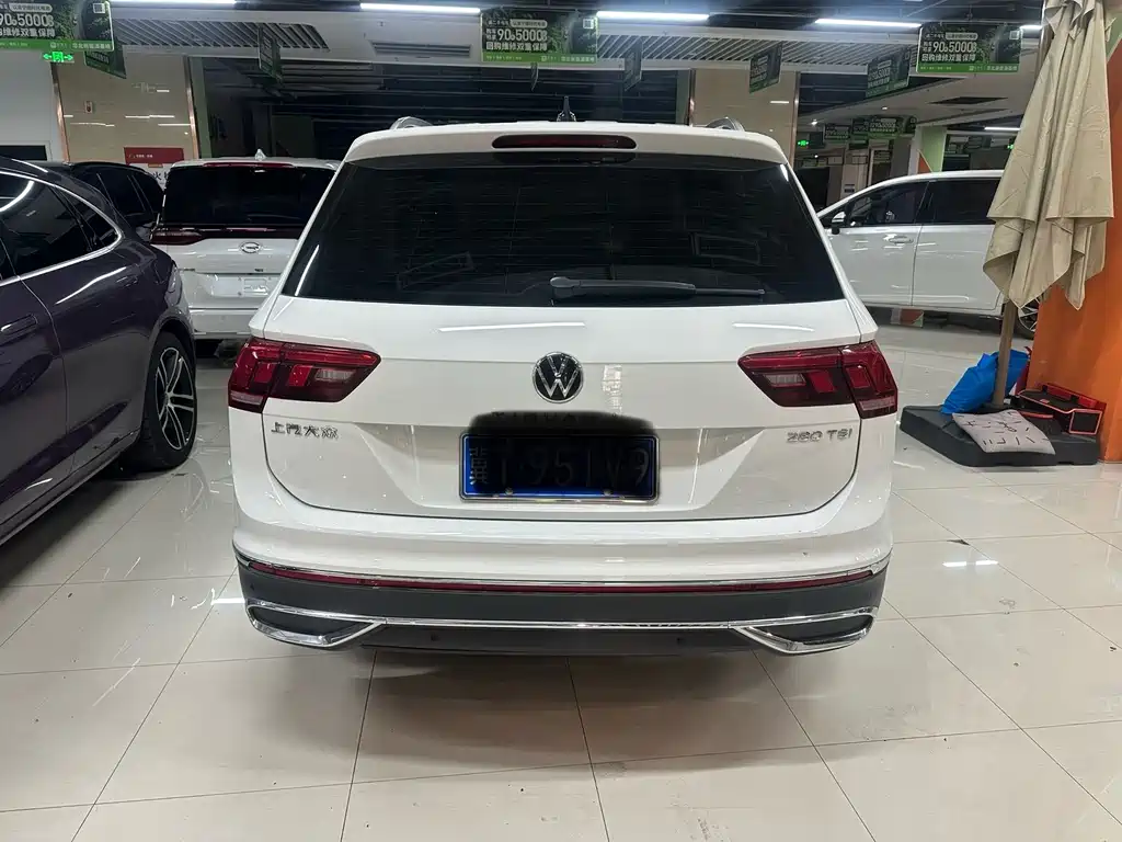 Volkswagen Tiguan L 2023 — фото 8