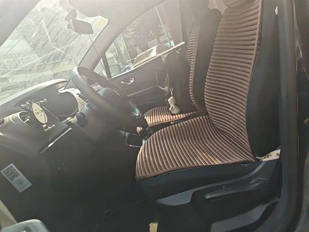Renault Captur 2018 — фото 16