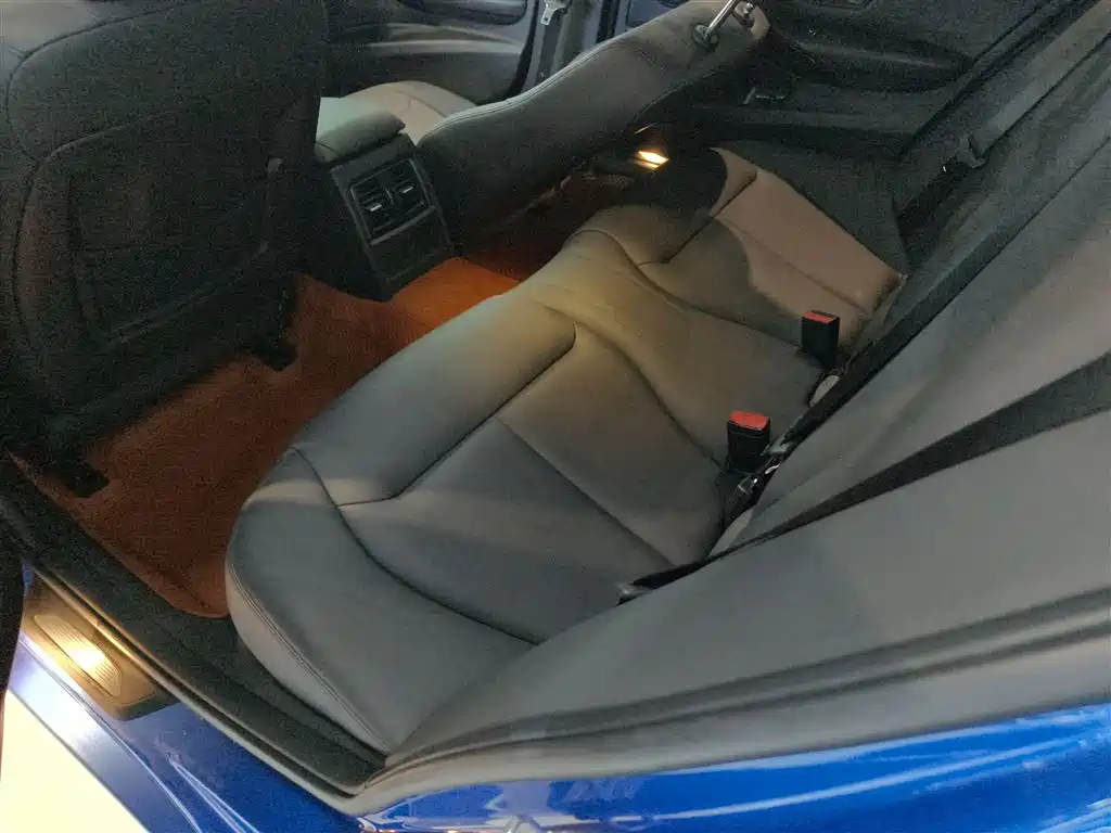 BMW 3 Series 2017 — фото 13