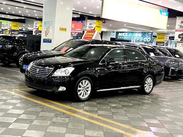 Toyota Crown 2010