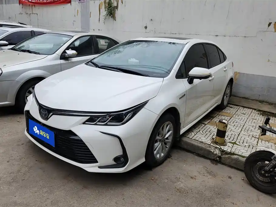 Toyota Corolla 2021 — фото 1