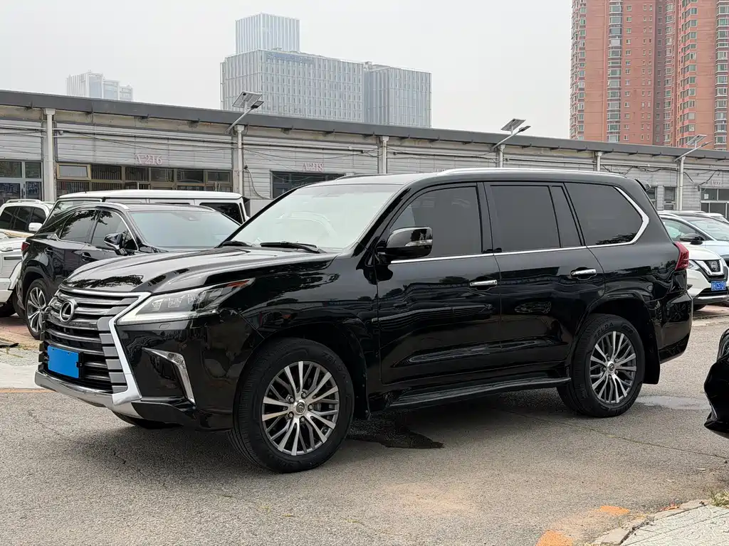 Lexus LX 2019 — фото 1