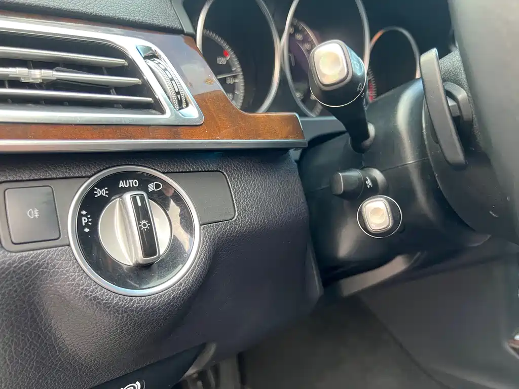 Mercedes-Benz E-Class 2015 — фото 13