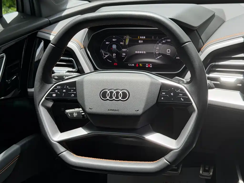 Audi Q4 e-tron 2023 — фото 13