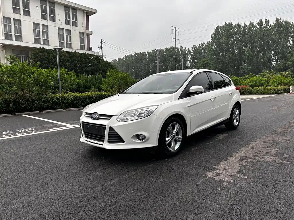 Ford Focus 2014 — фото 3