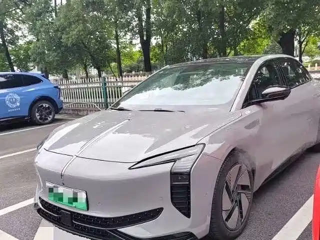 Hongqi EH7 2025