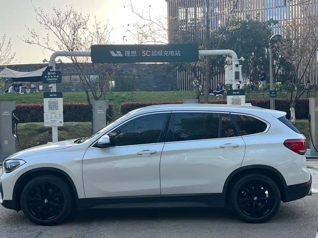 BMW X1 2021 — фото 4
