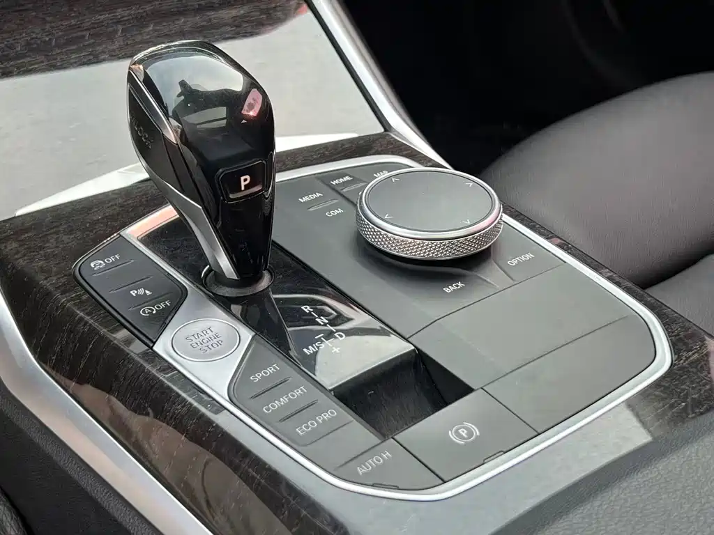BMW 3 Series 2019 — фото 12
