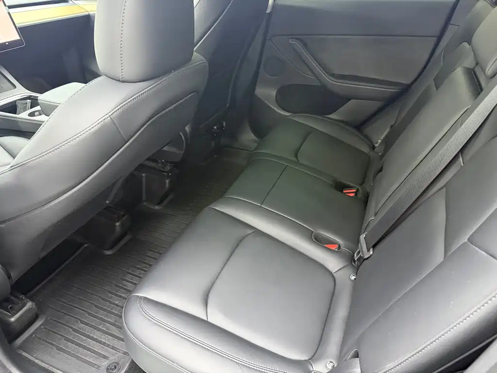 Tesla Model Y 2023 — фото 11
