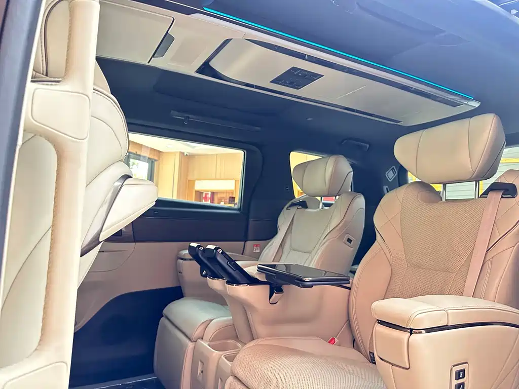 Toyota Alphard 2024 — фото 10