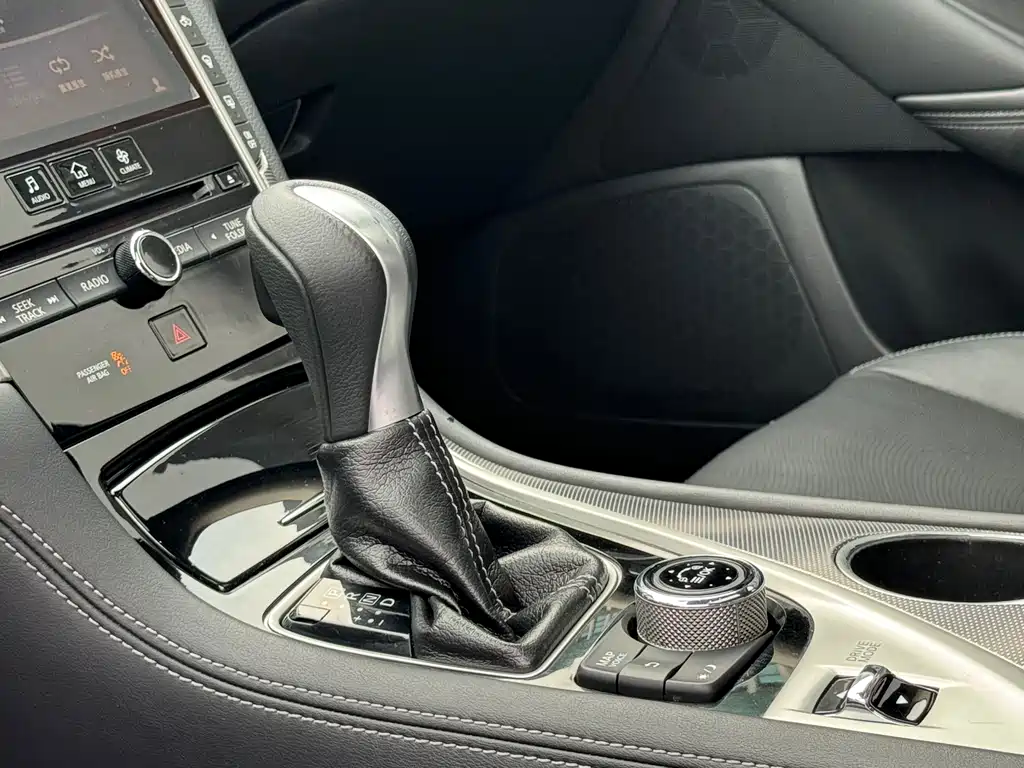 Infiniti Q50L 2015 — фото 13
