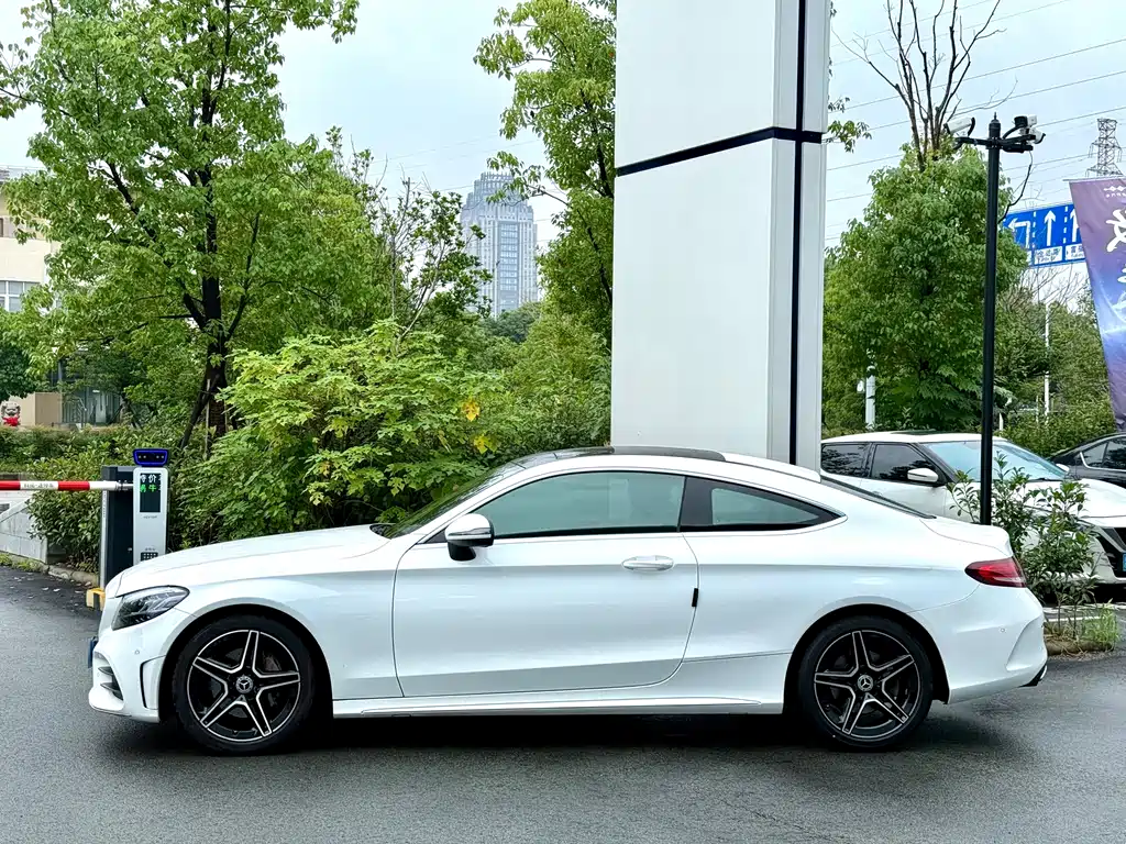 Mercedes-Benz C-Class 2020