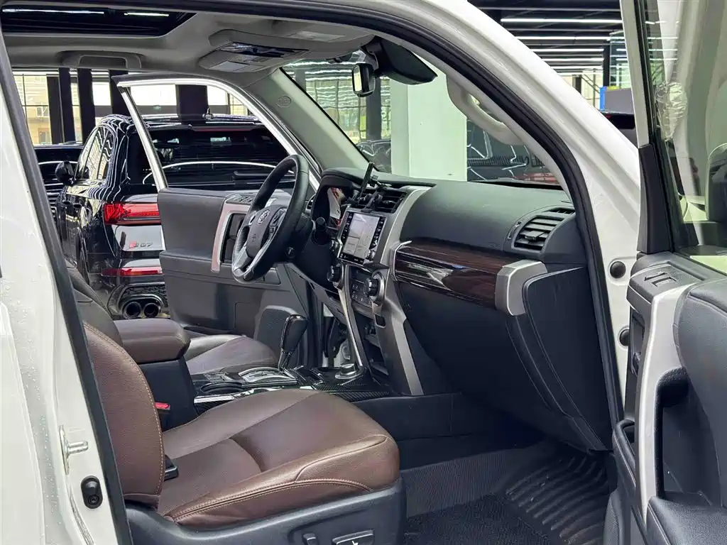 Toyota Land Cruiser 2020 — фото 10