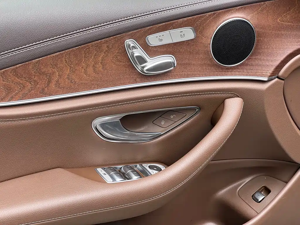 Mercedes-Benz E-Class 2022 — фото 11